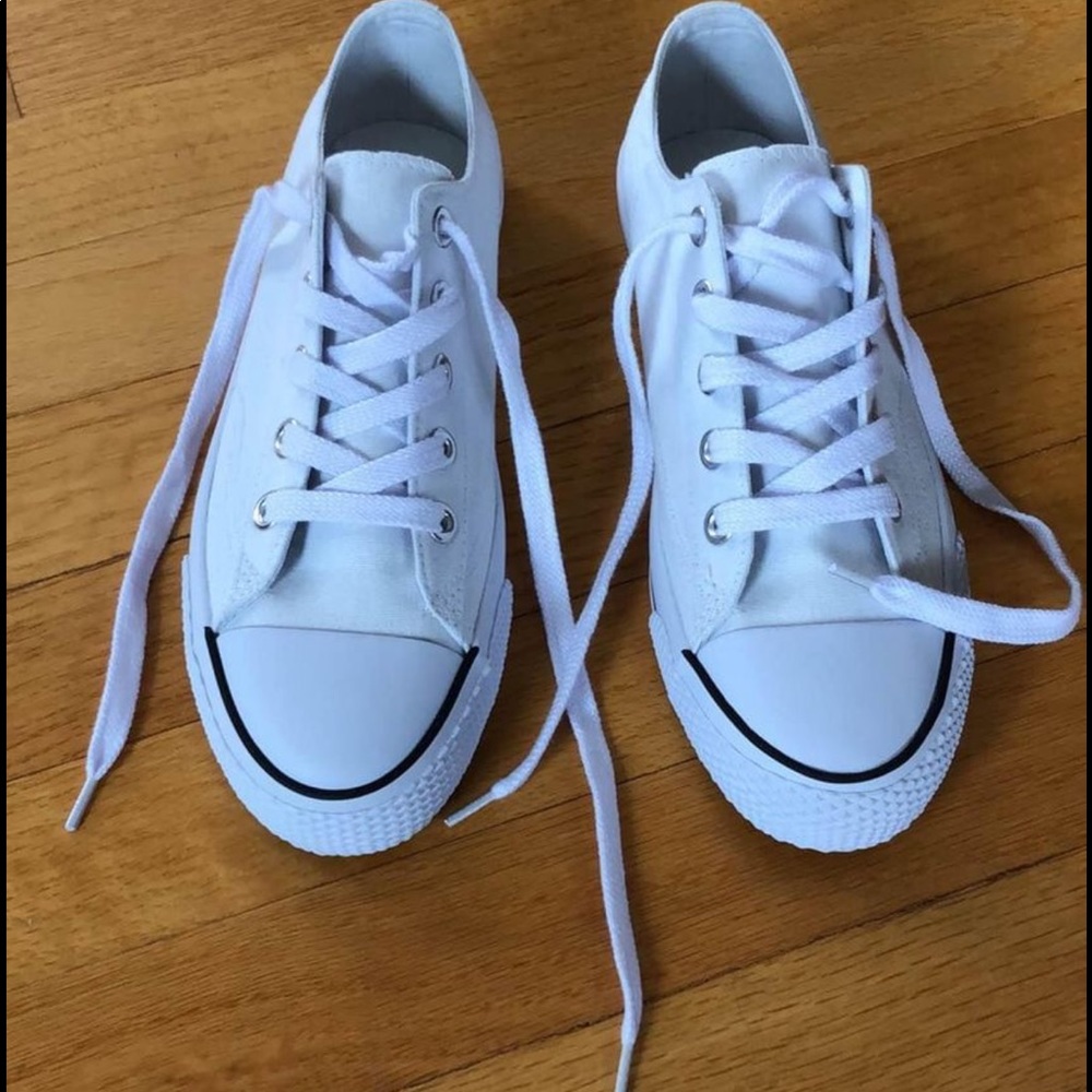 SOLD** BRAND NEW Never Worn Converse Style White Sneakers Size 6.5